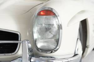 Image 22/50 of Mercedes-Benz 300 SL Roadster (1961)