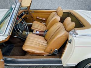 Image 23/36 of Mercedes-Benz 280 SL (1969)
