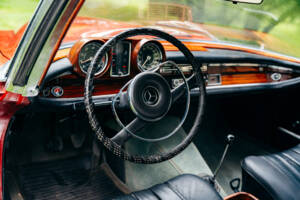 Image 3/99 of Mercedes-Benz 250 SE (1967)