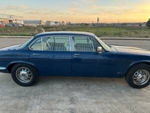 Imagen 3/8 de Jaguar XJ 4.2 (1978)