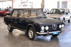 Image 2/35 of Alfa Romeo 2000 Berlina (1972)