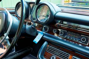 Imagen 142/199 de Mercedes-Benz 280 SE 3,5 (1971)