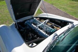 Image 9/38 of Aston Martin DB 6 Mk II Volante (1970)