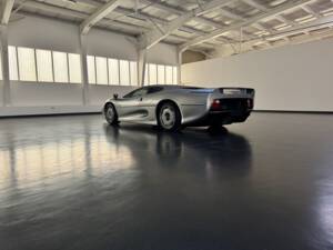 Imagen 3/47 de Jaguar XJ 220 (1993)