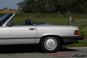 Immagine 34/50 di Mercedes-Benz 560 SL (1988)