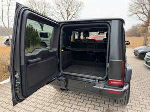 Immagine 21/28 di Mercedes-Benz G 500 (LWB) (2018)