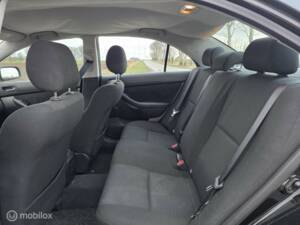 Imagen 19/35 de Toyota Avensis 1.8 VVT-i (2003)