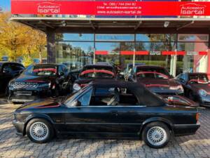 Bild 24/28 von BMW 320i (1988)