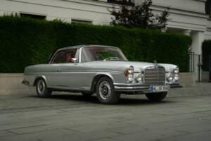 Image 3/95 of Mercedes-Benz 280 SE 3,5 (1970)