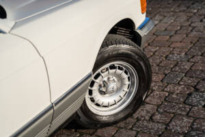 Image 2/44 de Mercedes-Benz 500 SEL (1984)