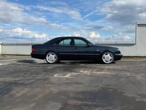 Bild 4/24 von Mercedes-Benz E 50 AMG (1997)