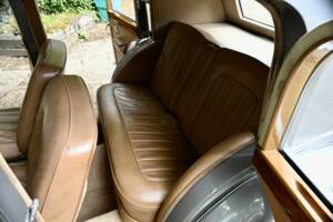 Image 48/50 of Alvis 4.3 Liter Saloon (1940)
