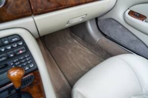 Image 65/91 de Jaguar XK8 4.0 (2000)