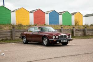 Image 20/50 of Daimler Double Six (1983)