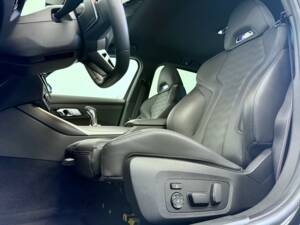 Image 21/34 of BMW M3 Competition Touring xDrive (2025)