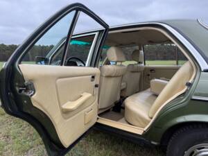 Imagen 19/34 de Mercedes-Benz 230 E (1983)