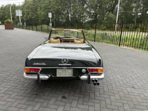 Image 9/50 de Mercedes-Benz 280 SL (1970)