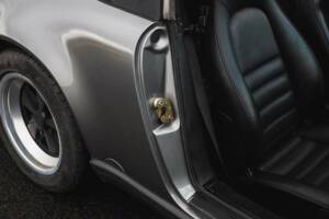 Image 22/50 de Porsche 911 Carrera 3.2 (1989)