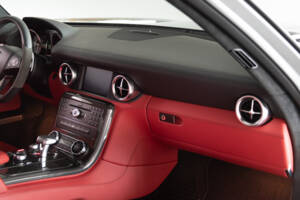 Imagen 37/56 de Mercedes-Benz SLS AMG (2011)