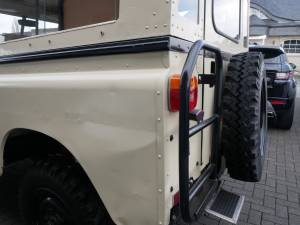 Image 17/19 of Land Rover 109 (1977)