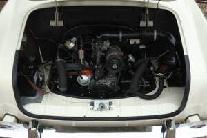Bild 4/50 von Volkswagen Karmann Ghia 1300 (1966)
