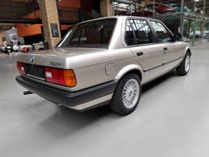 Bild 12/24 von BMW 318i (1989)