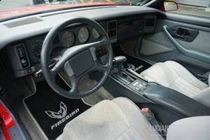 Bild 44/66 von Pontiac Firebird TransAm (1989)