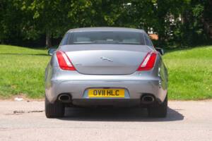 Image 36/50 of Jaguar XJ 5.0 (2011)