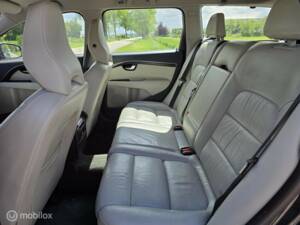 Image 18/44 of Volvo V 70 2.0 T5 (2012)