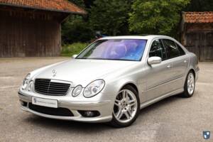 Image 8/72 of Mercedes-Benz E 55 AMG (2002)