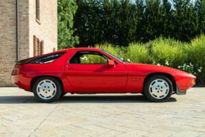Image 6/50 of Porsche 928 S (1984)