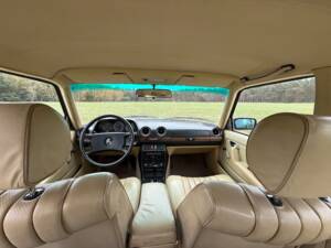 Imagen 11/34 de Mercedes-Benz 230 E (1983)