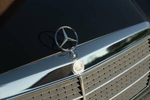 Image 23/50 de Mercedes-Benz 190 E (1988)