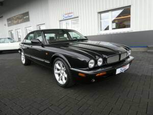 Image 1/21 of Jaguar XJR 4.0 (2001)