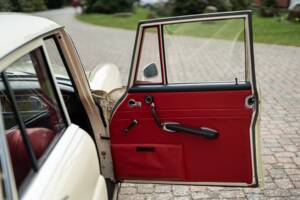 Image 36/42 of Mercedes-Benz 220 SE b (1965)