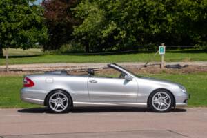 Image 8/50 of Mercedes-Benz CLK 55 AMG (2003)