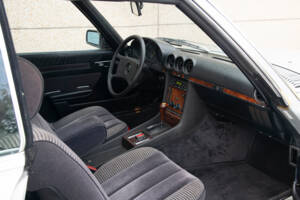Image 12/29 of Mercedes-Benz 500 SLC (1980)