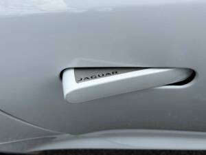 Image 37/50 of Jaguar F-Type (2014)