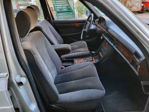 Image 20/30 of Mercedes-Benz 500 SEL (1985)