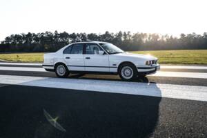 Bild 2/82 von BMW 525i (1993)