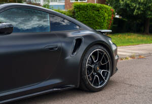 Image 13/33 of Porsche 911 Turbo S (2023)