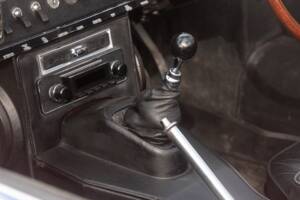 Image 43/50 de Jaguar E-Type (1967)