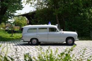 Immagine 11/22 di Mercedes-Benz 190 Db (1961)