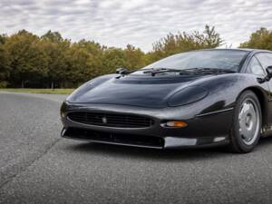 Image 22/60 of Jaguar XJ 220 (1992)