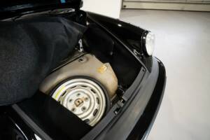 Image 15/38 of Porsche 911 Carrera 3.2 (1986)