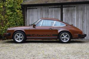 Image 2/37 de Porsche 911 Carrera 3.0 (1977)