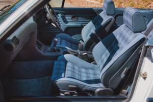 Bild 30/36 von BMW 318i (1991)