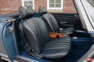 Image 14/26 de Mercedes-Benz 280 SL (1971)