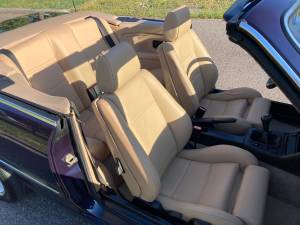 Image 11/23 of BMW 320i (1989)