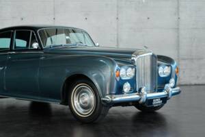 Image 21/50 of Bentley S 3 (1964)
